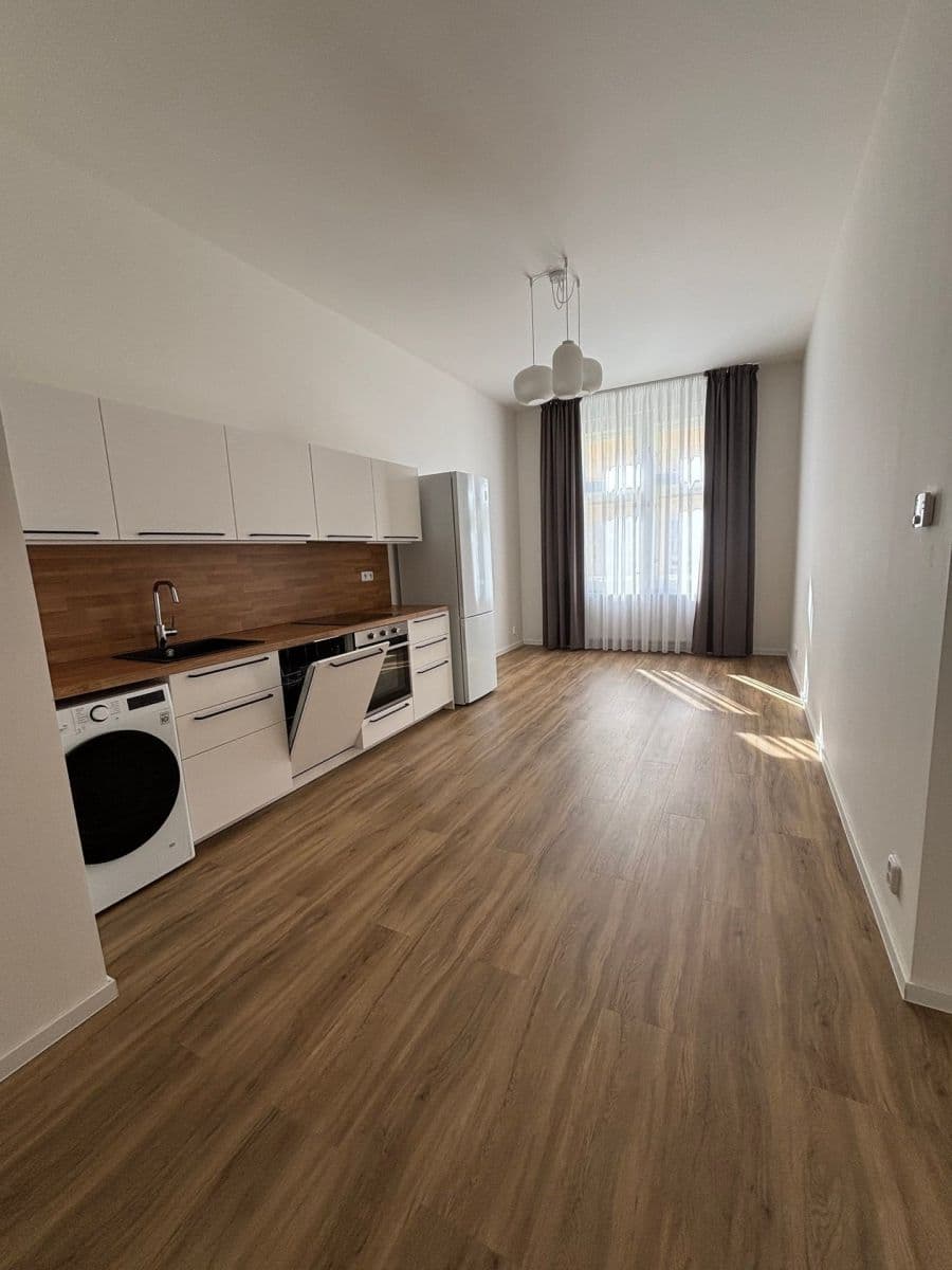 Prenájom bytu 3-izbový 78 m², Sládkova, Praha, Praha Prenájom bytu 3-izbový 78 m², Sládkova, Praha, Praha