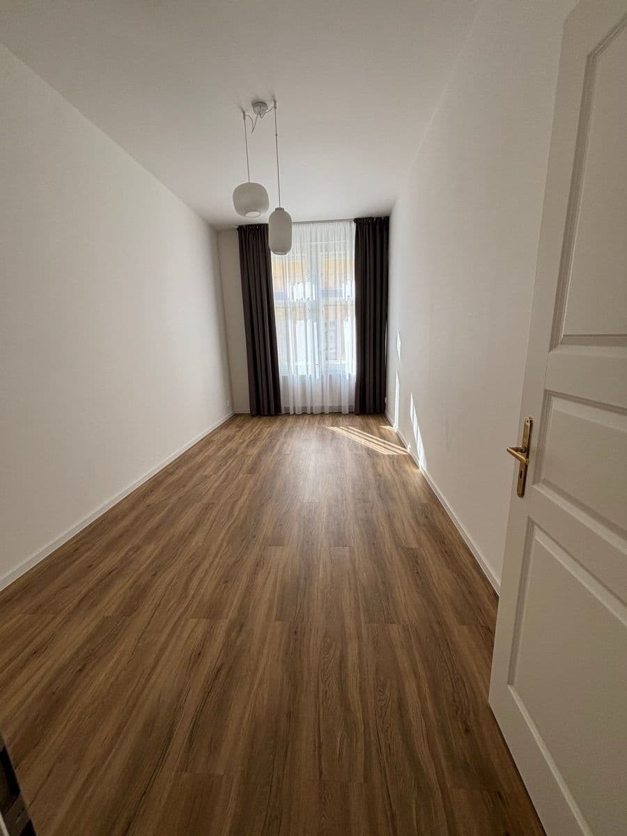Prenájom bytu 3-izbový 78 m², Sládkova, Praha, Praha Prenájom bytu 3-izbový 78 m², Sládkova, Praha, Praha