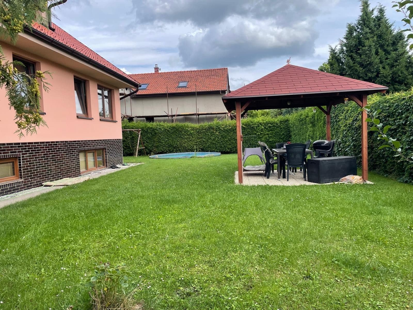 Prenájom domu 255 m², pozemek 477 m², Na Lipce, Mirošovice, Středočeský kraj Prenájom domu 255 m², pozemek 477 m², Na Lipce, Mirošovice, Středočeský kraj
