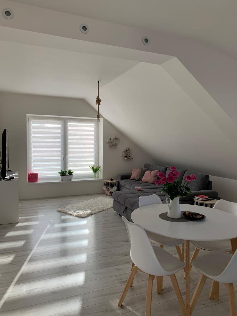 Prenájom domu 255 m², pozemek 477 m², Na Lipce, Mirošovice, Středočeský kraj Prenájom domu 255 m², pozemek 477 m², Na Lipce, Mirošovice, Středočeský kraj