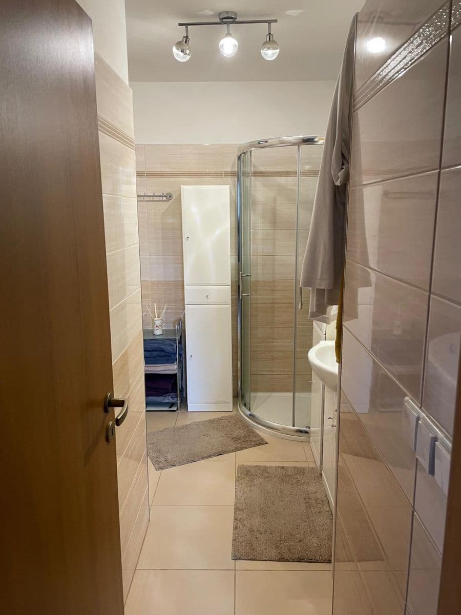 Prenájom domu 255 m², pozemek 477 m², Na Lipce, Mirošovice, Středočeský kraj Prenájom domu 255 m², pozemek 477 m², Na Lipce, Mirošovice, Středočeský kraj
