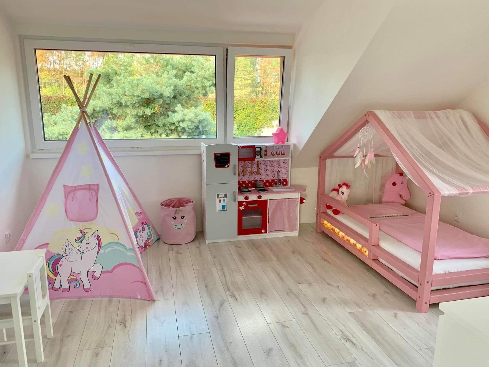 Prenájom domu 255 m², pozemek 477 m², Na Lipce, Mirošovice, Středočeský kraj Prenájom domu 255 m², pozemek 477 m², Na Lipce, Mirošovice, Středočeský kraj