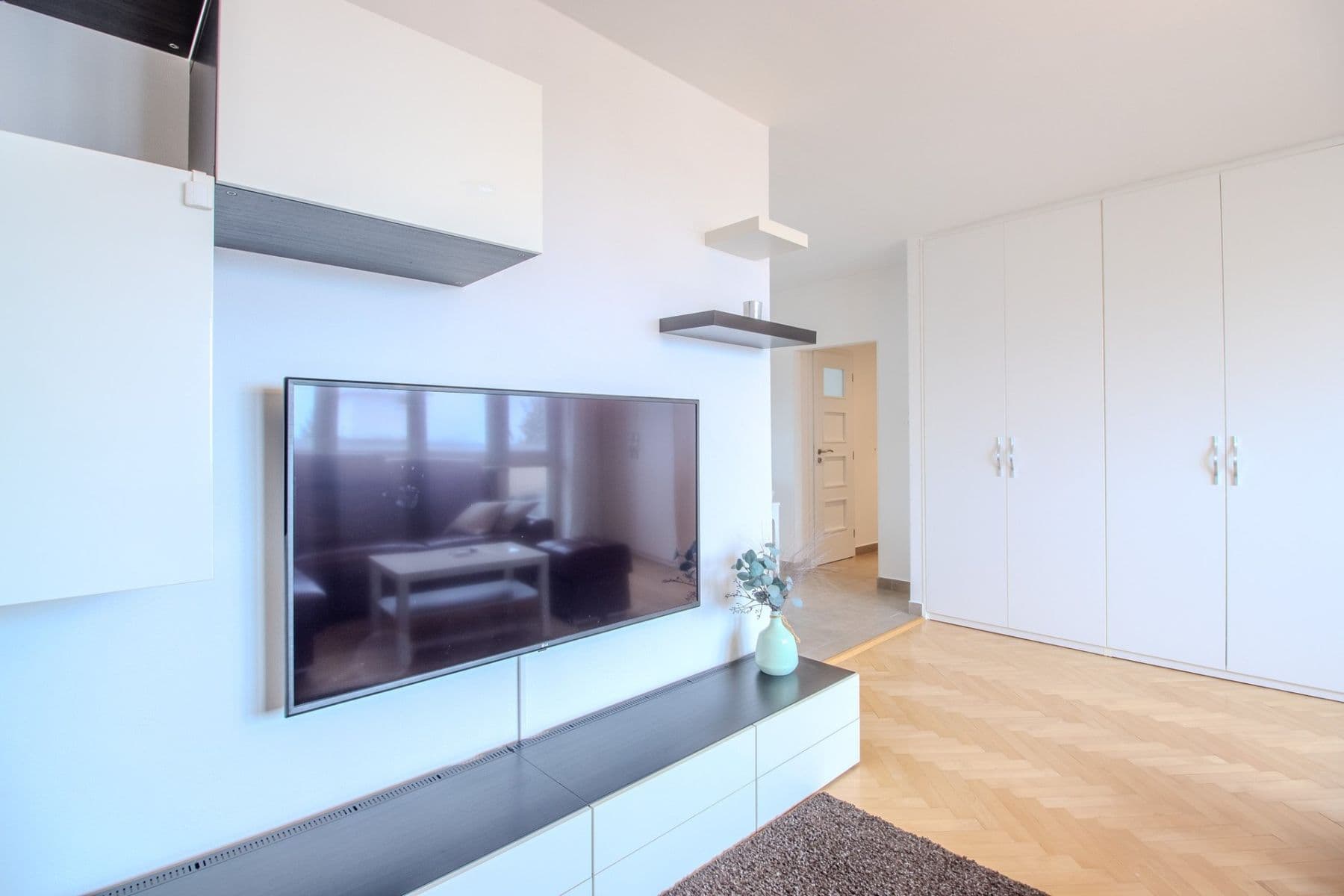 Prenájom bytu 3-izbový 73 m², Měchenická, Praha, Praha Prenájom bytu 3-izbový 73 m², Měchenická, Praha, Praha
