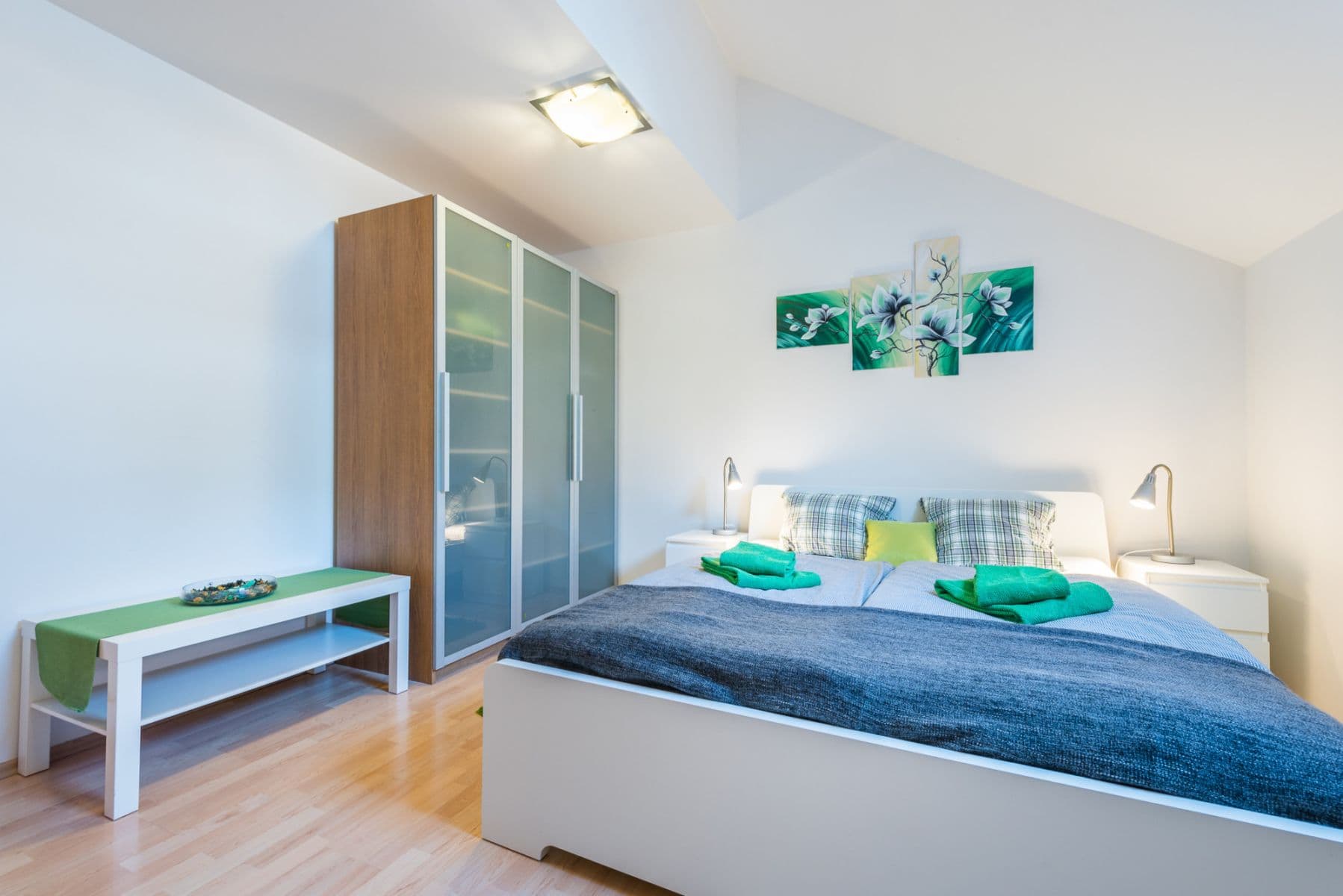 Prenájom bytu 135 m², Hálkova, Praha, Praha Prenájom bytu 135 m², Hálkova, Praha, Praha
