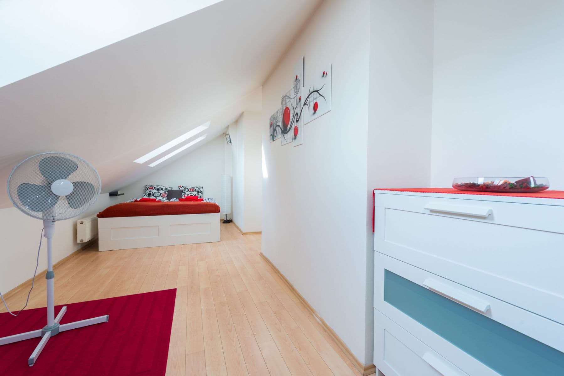 Prenájom bytu 135 m², Hálkova, Praha, Praha Prenájom bytu 135 m², Hálkova, Praha, Praha