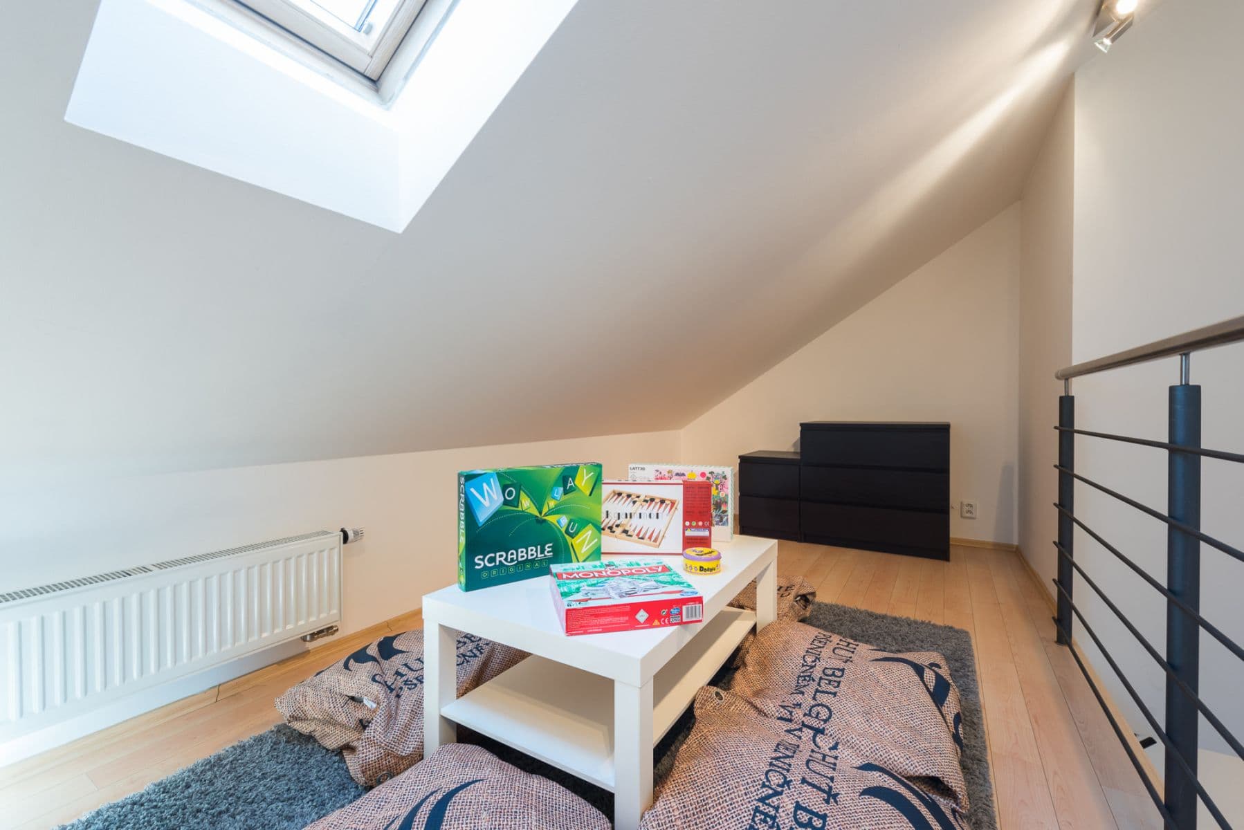 Prenájom bytu 135 m², Hálkova, Praha, Praha Prenájom bytu 135 m², Hálkova, Praha, Praha