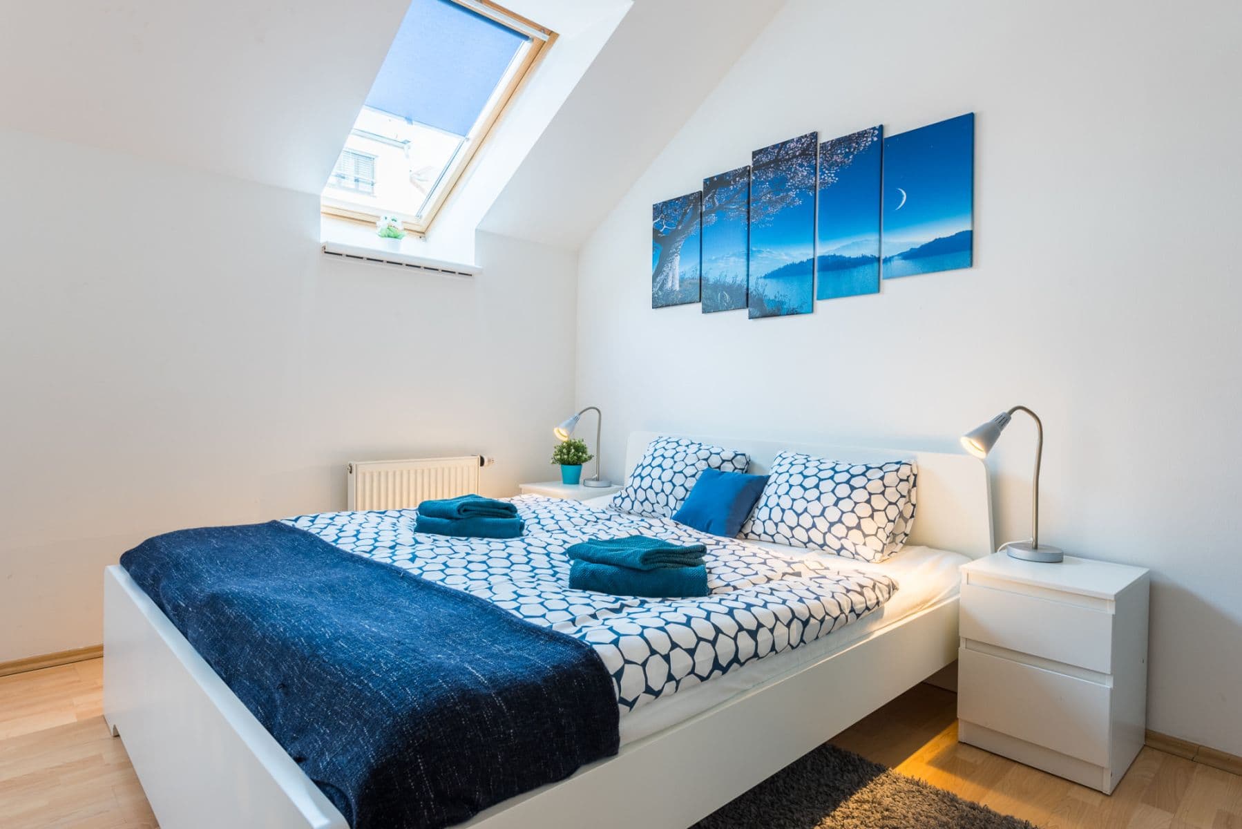 Prenájom bytu 135 m², Hálkova, Praha, Praha Prenájom bytu 135 m², Hálkova, Praha, Praha