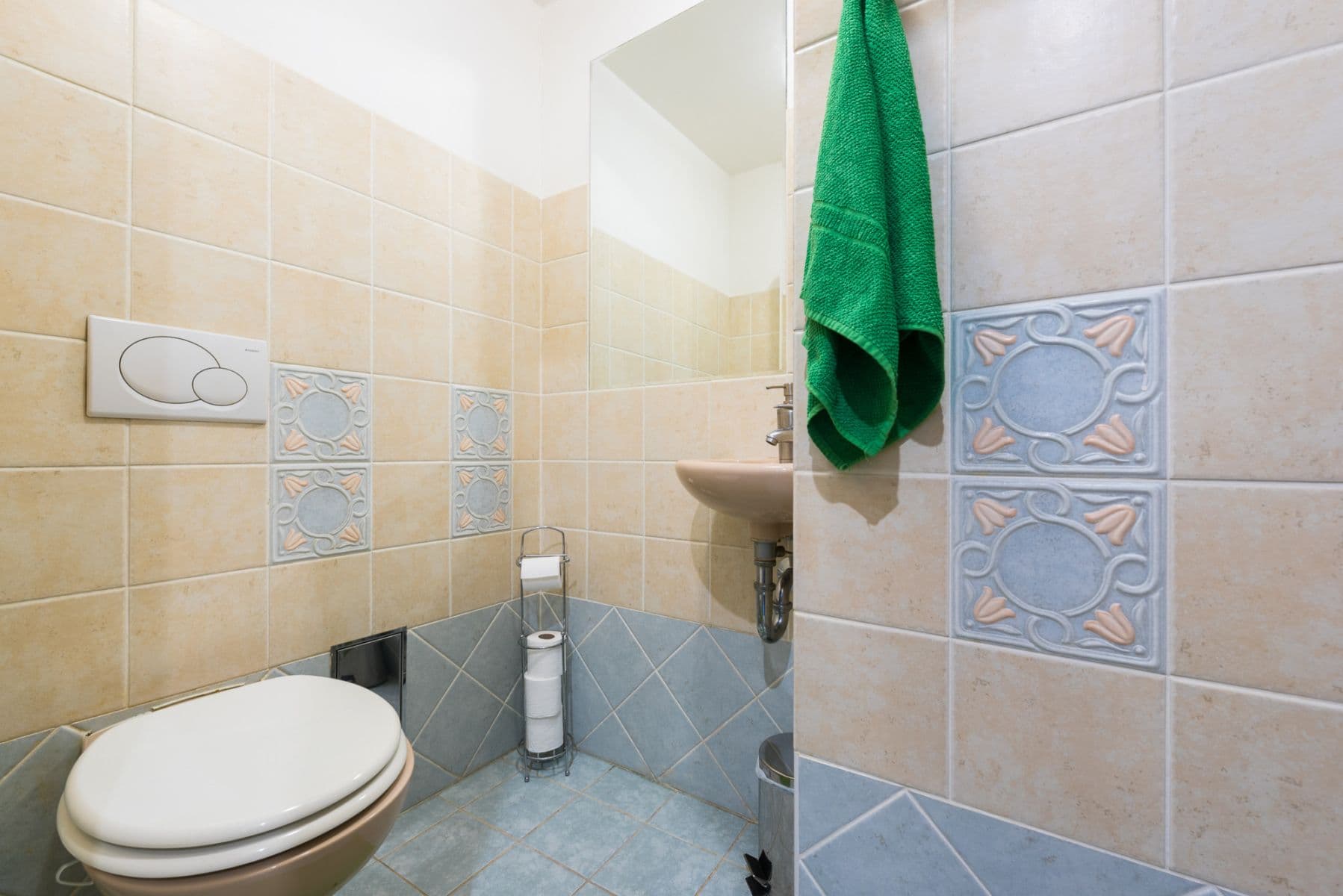 Prenájom bytu 135 m², Hálkova, Praha, Praha Prenájom bytu 135 m², Hálkova, Praha, Praha