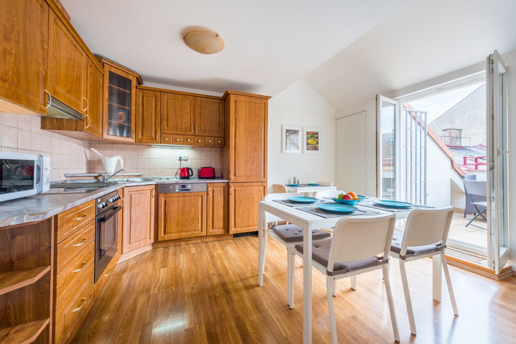 Prenájom bytu 135 m², Hálkova, Praha, Praha Prenájom bytu 135 m², Hálkova, Praha, Praha