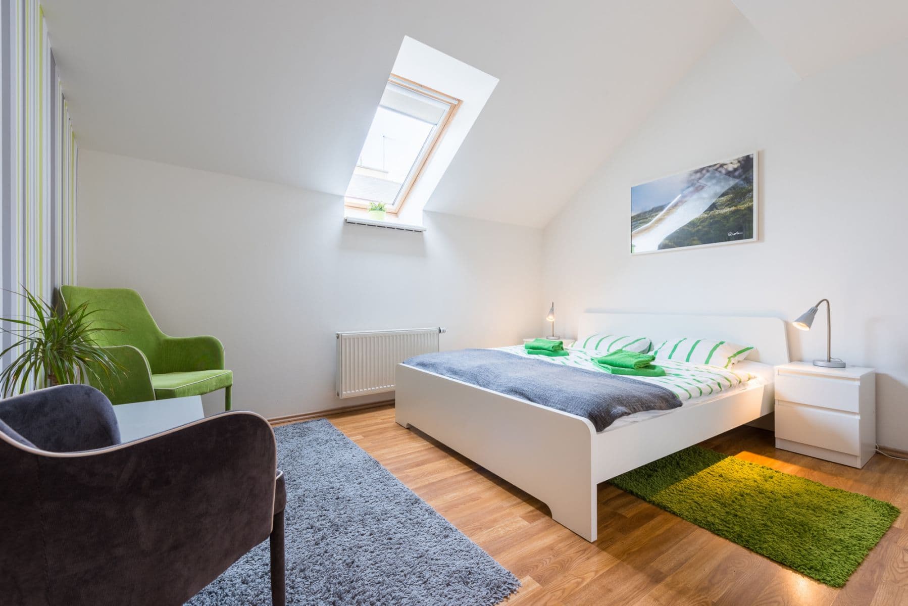 Prenájom bytu 135 m², Hálkova, Praha, Praha Prenájom bytu 135 m², Hálkova, Praha, Praha