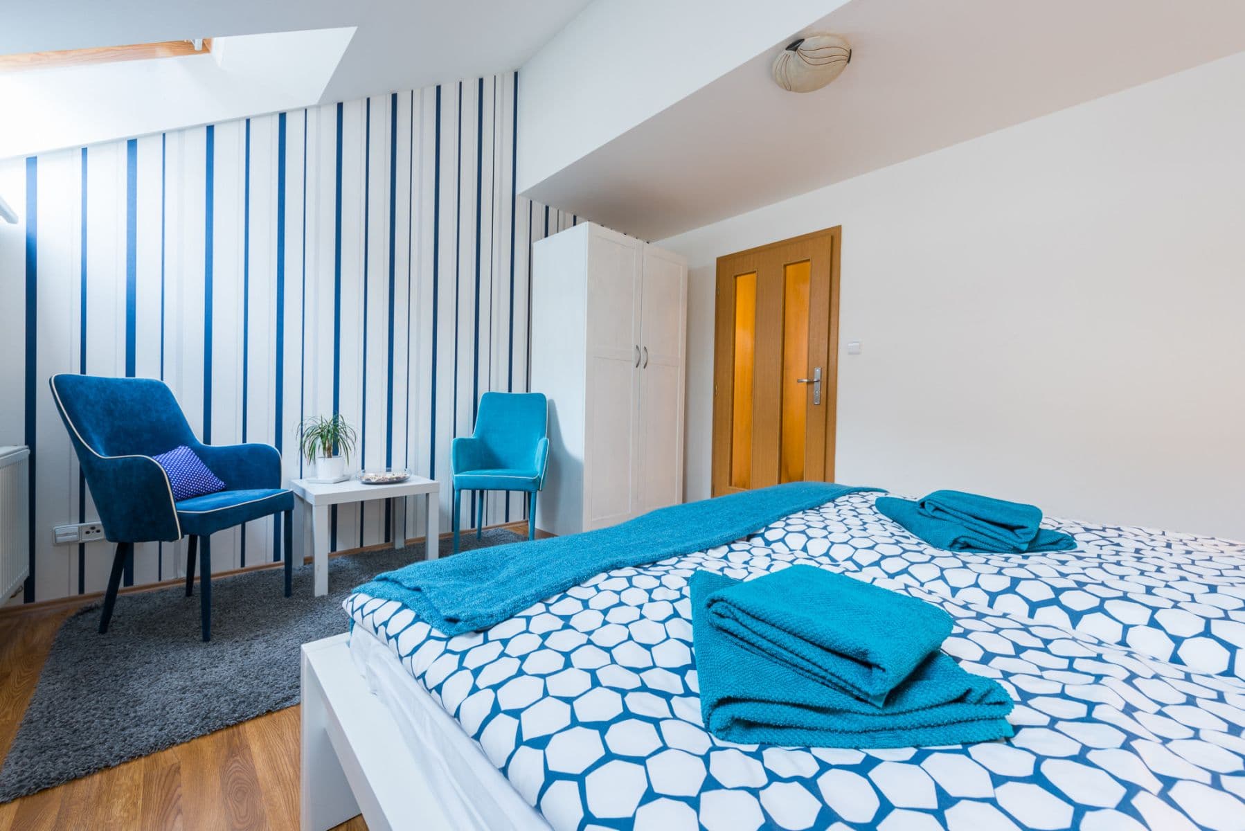 Prenájom bytu 135 m², Hálkova, Praha, Praha Prenájom bytu 135 m², Hálkova, Praha, Praha