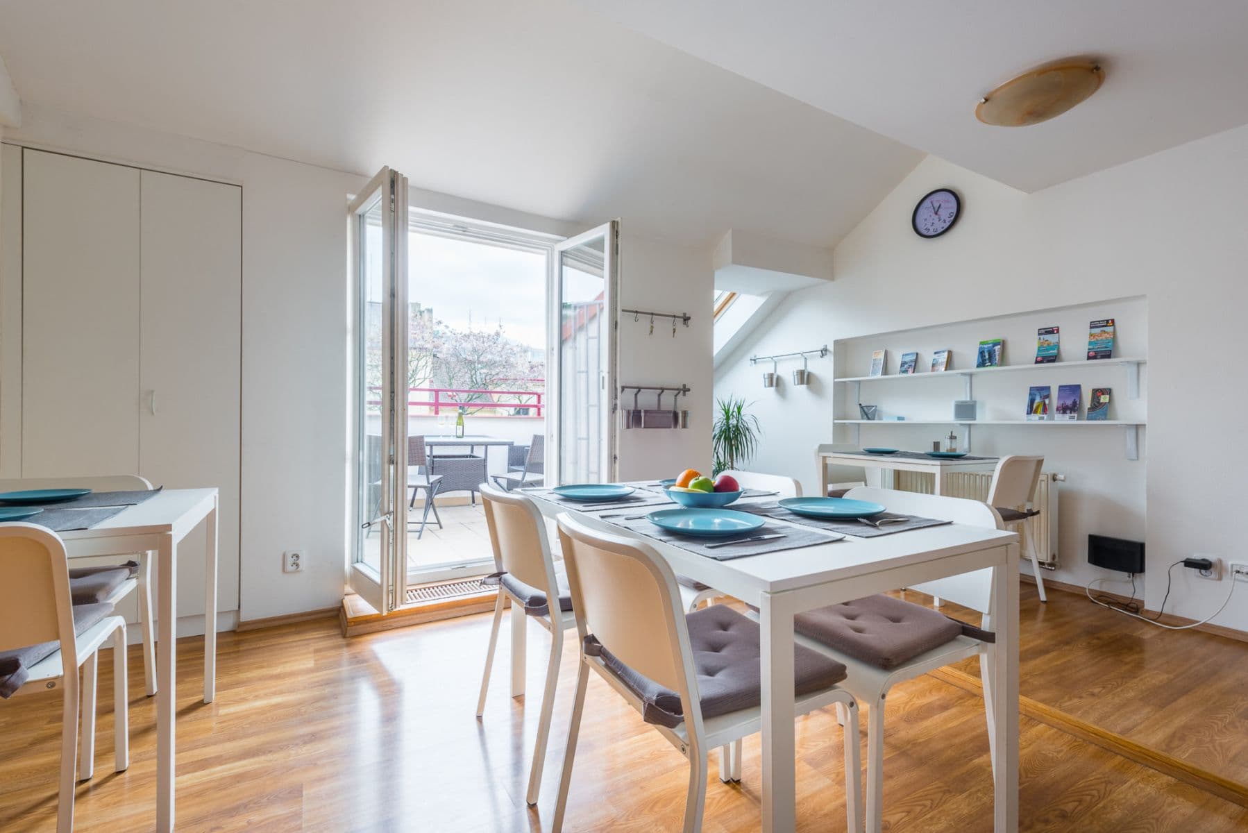 Prenájom bytu 135 m², Hálkova, Praha, Praha Prenájom bytu 135 m², Hálkova, Praha, Praha