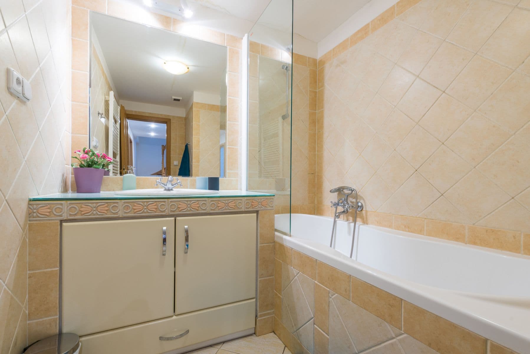 Prenájom bytu 135 m², Hálkova, Praha, Praha Prenájom bytu 135 m², Hálkova, Praha, Praha