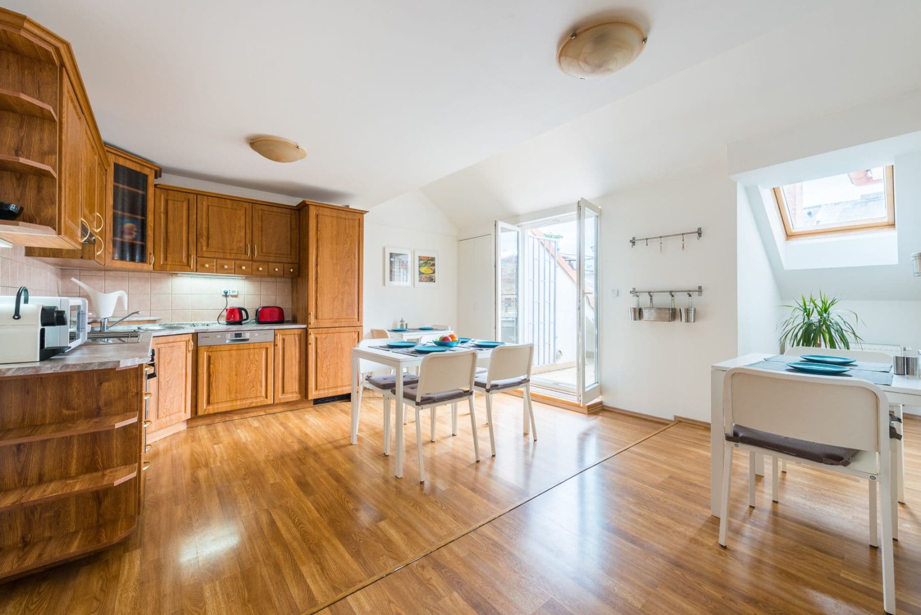 Prenájom bytu 135 m², Hálkova, Praha, Praha Prenájom bytu 135 m², Hálkova, Praha, Praha