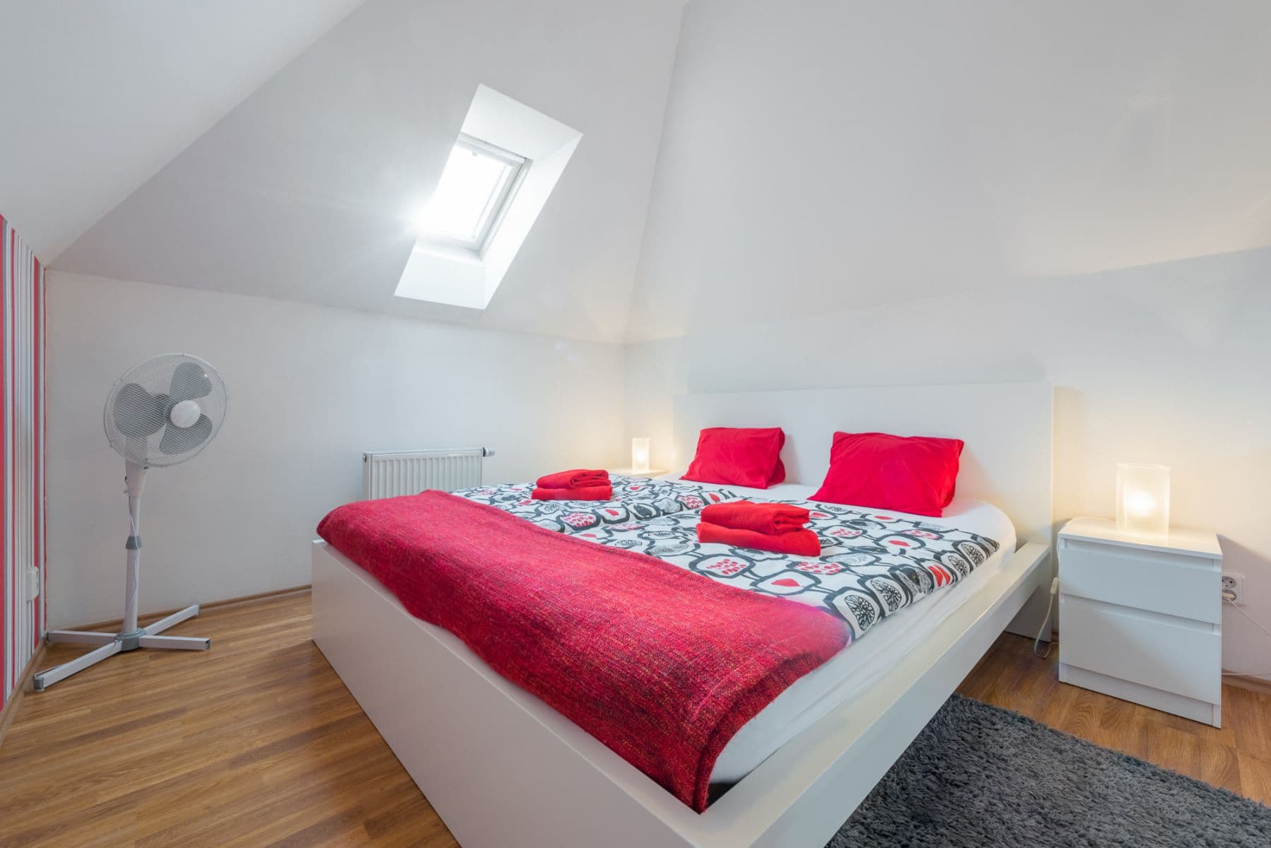 Prenájom bytu 135 m², Hálkova, Praha, Praha Prenájom bytu 135 m², Hálkova, Praha, Praha