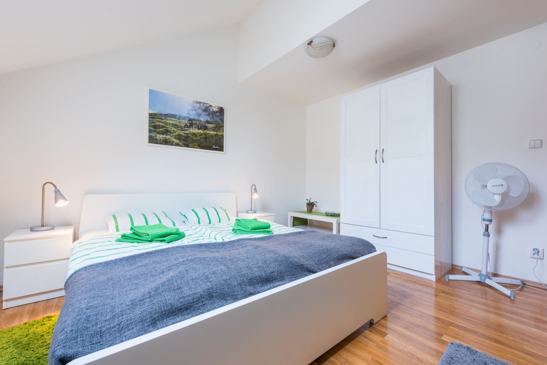 Prenájom bytu 135 m², Hálkova, Praha, Praha Prenájom bytu 135 m², Hálkova, Praha, Praha