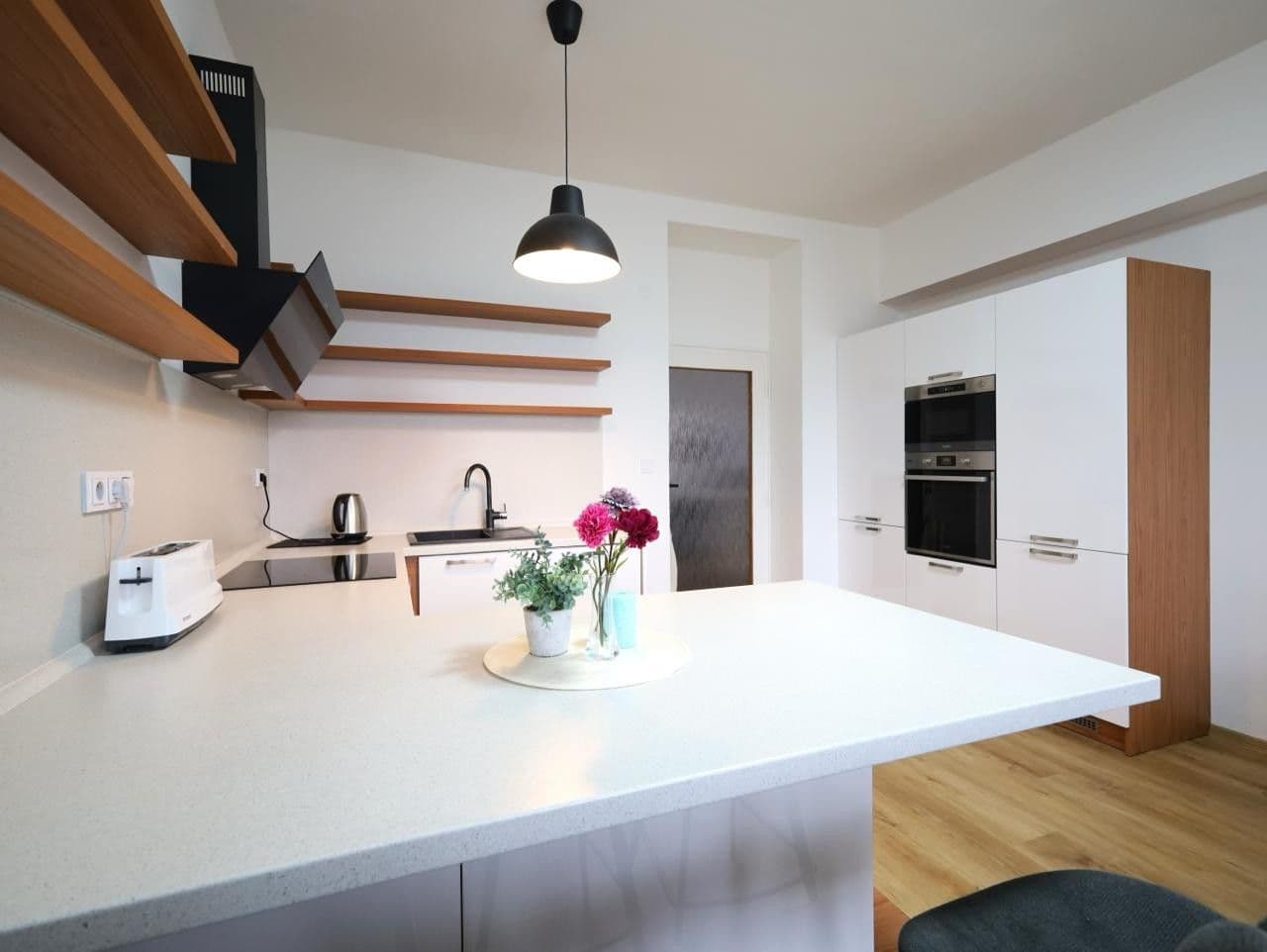 Prenájom bytu 3-izbový 80 m², Pellicova, Brno, Jihomoravský kraj Prenájom bytu 3-izbový 80 m², Pellicova, Brno, Jihomoravský kraj