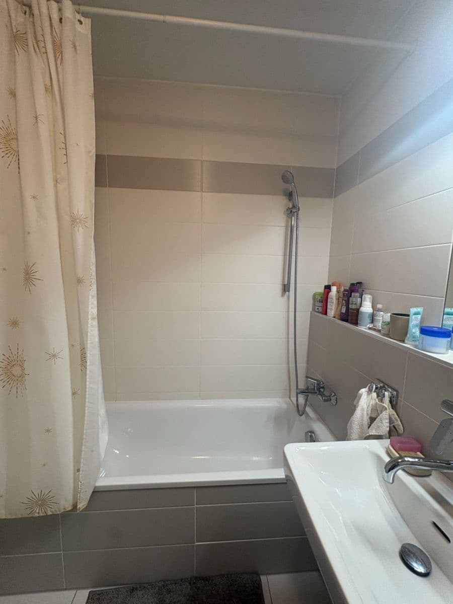 Prenájom bytu 2-izbový 57 m², Medunova, Praha, Praha Prenájom bytu 2-izbový 57 m², Medunova, Praha, Praha