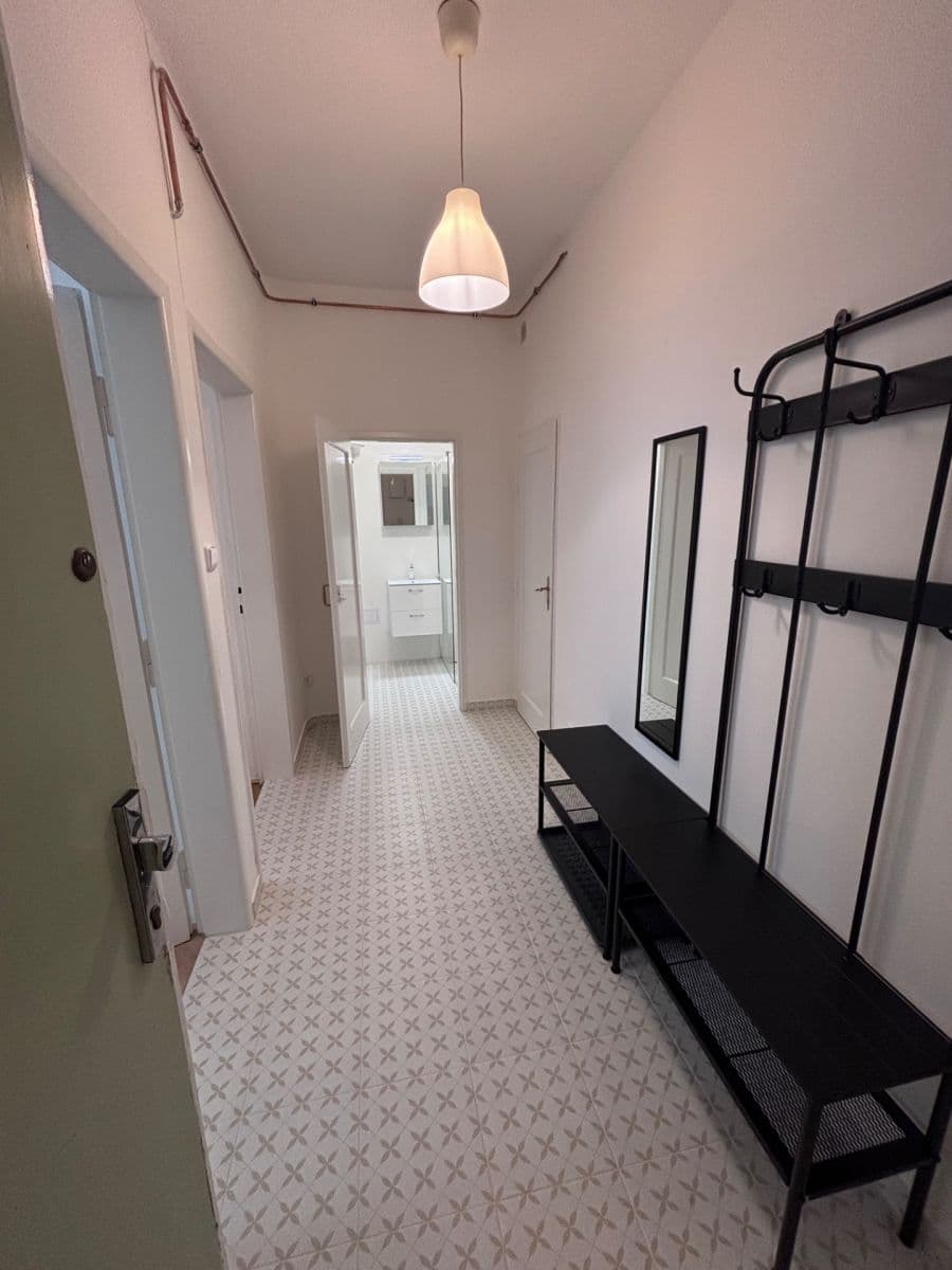 Prenájom bytu 2-izbový 41 m², Madridská, Praha, Praha Prenájom bytu 2-izbový 41 m², Madridská, Praha, Praha