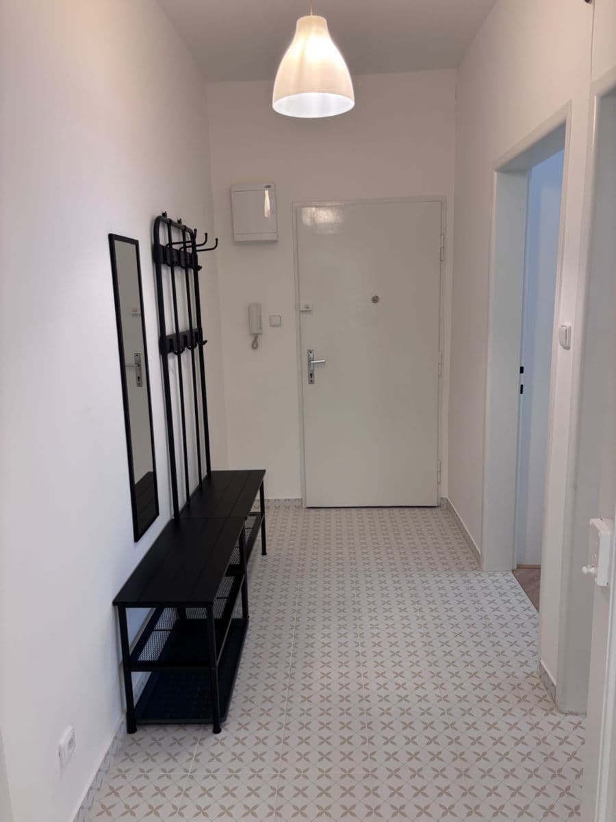 Prenájom bytu 2-izbový 41 m², Madridská, Praha, Praha Prenájom bytu 2-izbový 41 m², Madridská, Praha, Praha