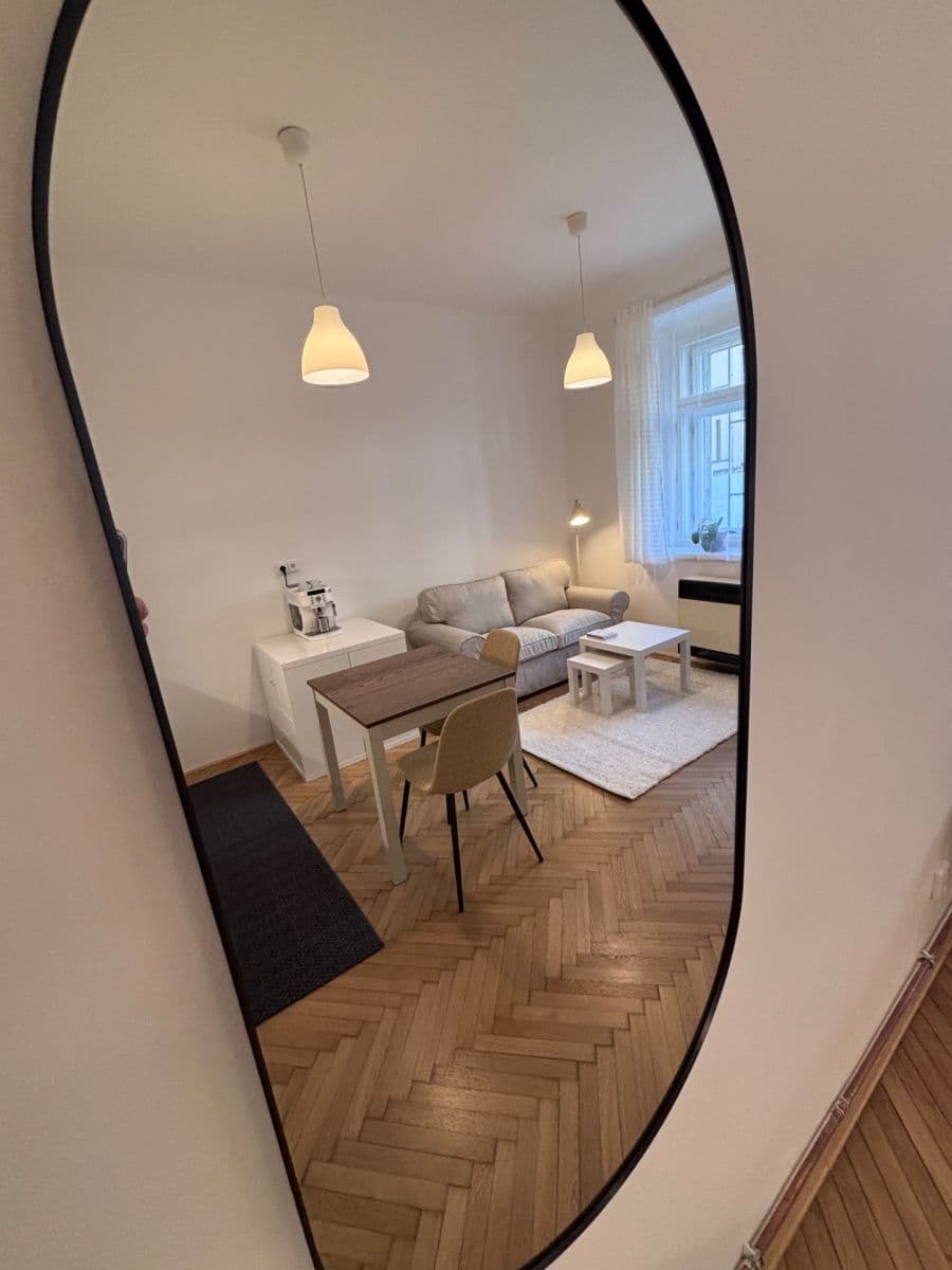 Prenájom bytu 2-izbový 41 m², Madridská, Praha, Praha Prenájom bytu 2-izbový 41 m², Madridská, Praha, Praha