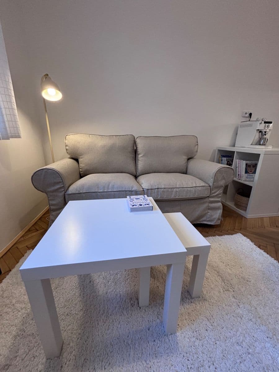 Prenájom bytu 2-izbový 41 m², Madridská, Praha, Praha Prenájom bytu 2-izbový 41 m², Madridská, Praha, Praha