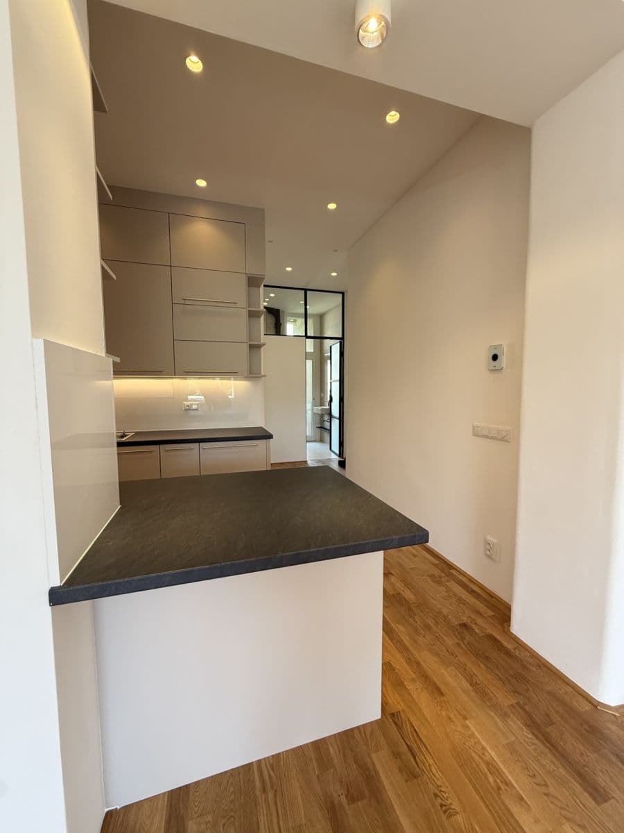 Prenájom bytu 2-izbový 55 m², Vodárenská, Praha, Praha Prenájom bytu 2-izbový 55 m², Vodárenská, Praha, Praha