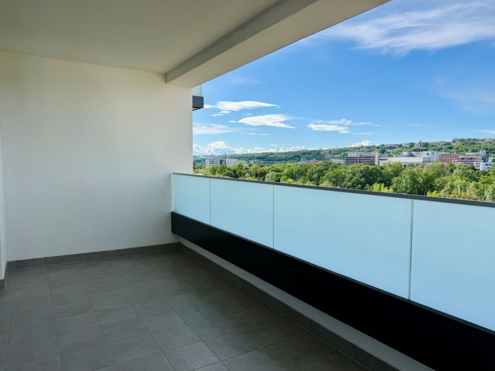 Prenájom bytu 3-izbový 90 m², Pod Harfou, Praha, Praha Prenájom bytu 3-izbový 90 m², Pod Harfou, Praha, Praha