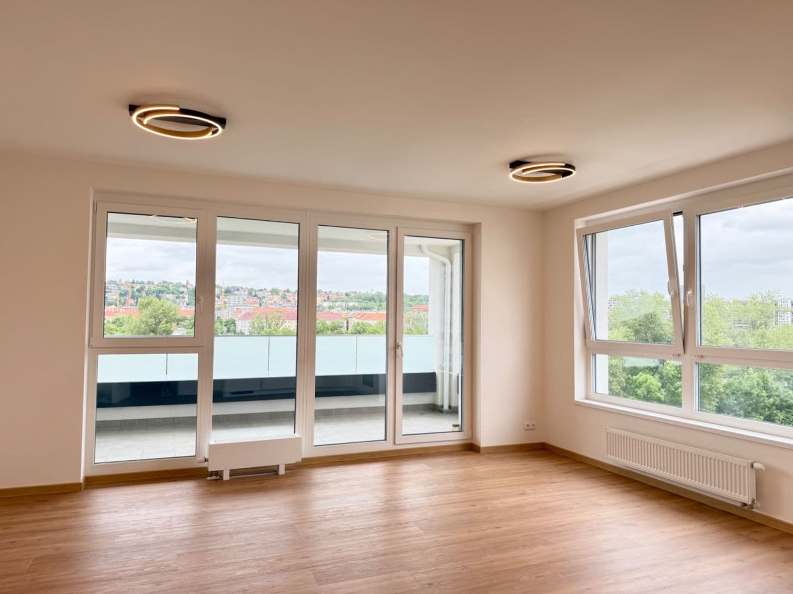 Prenájom bytu 3-izbový 90 m², Pod Harfou, Praha, Praha Prenájom bytu 3-izbový 90 m², Pod Harfou, Praha, Praha