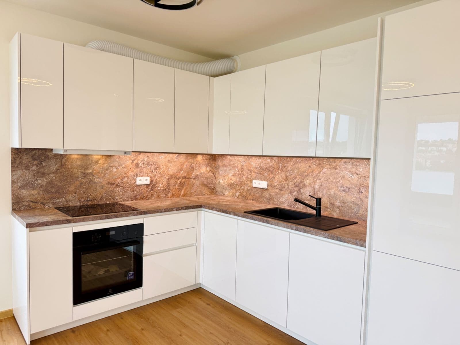 Prenájom bytu 3-izbový 90 m², Pod Harfou, Praha, Praha Prenájom bytu 3-izbový 90 m², Pod Harfou, Praha, Praha