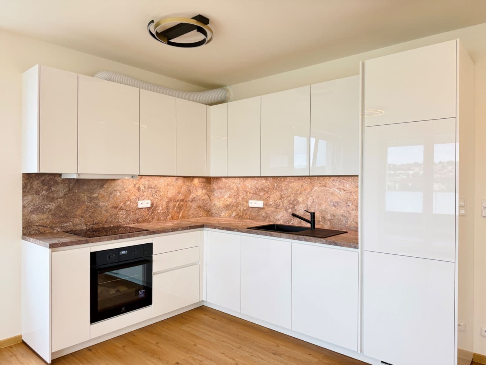 Prenájom bytu 3-izbový 90 m², Pod Harfou, Praha, Praha Prenájom bytu 3-izbový 90 m², Pod Harfou, Praha, Praha