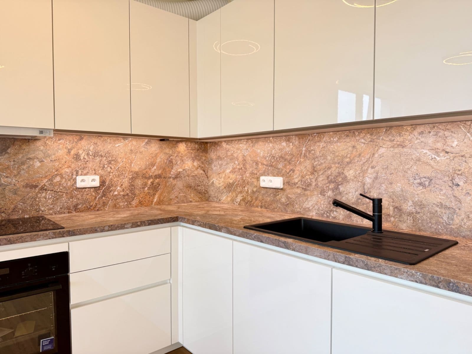 Prenájom bytu 3-izbový 90 m², Pod Harfou, Praha, Praha Prenájom bytu 3-izbový 90 m², Pod Harfou, Praha, Praha