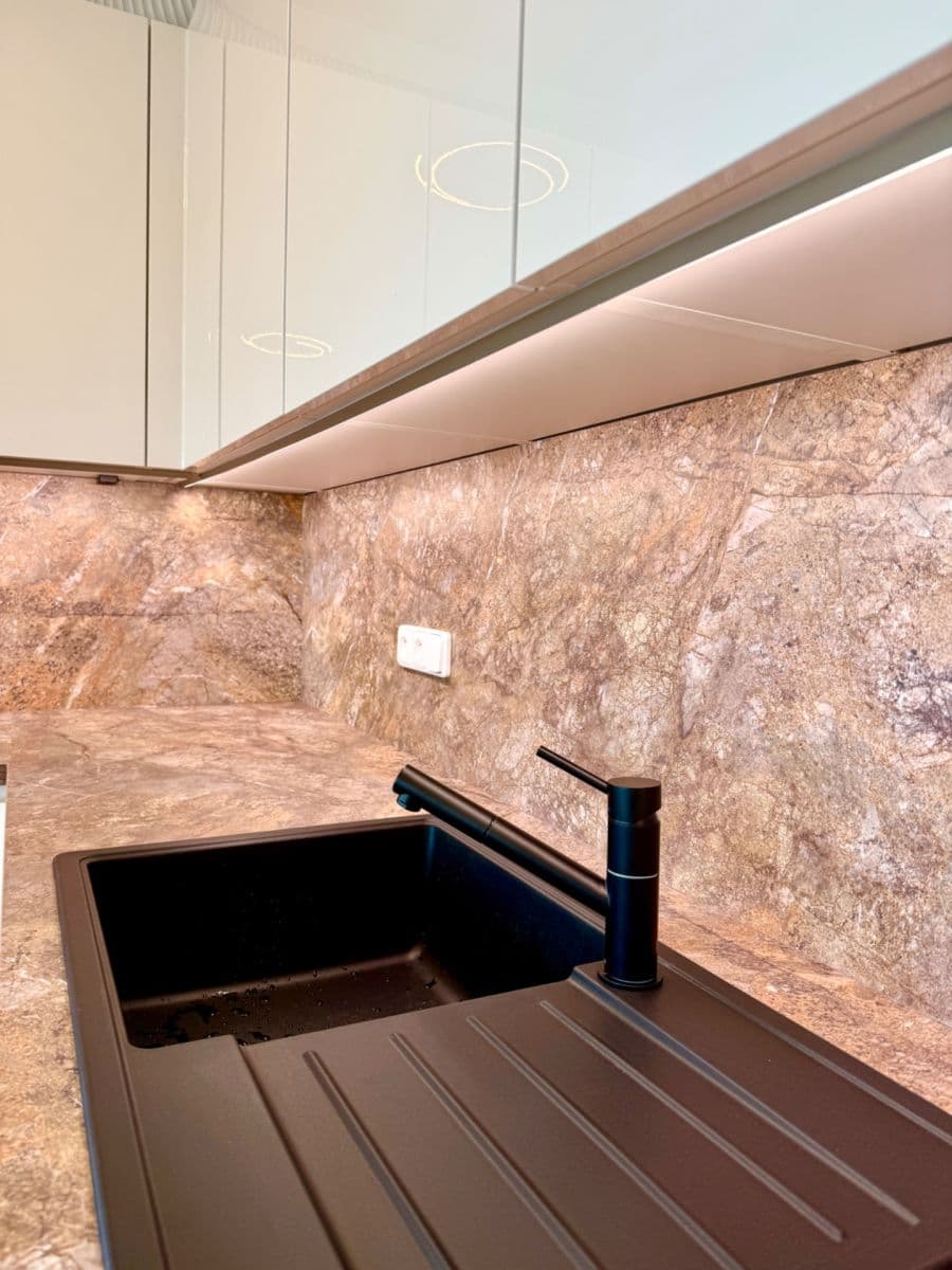 Prenájom bytu 3-izbový 90 m², Pod Harfou, Praha, Praha Prenájom bytu 3-izbový 90 m², Pod Harfou, Praha, Praha