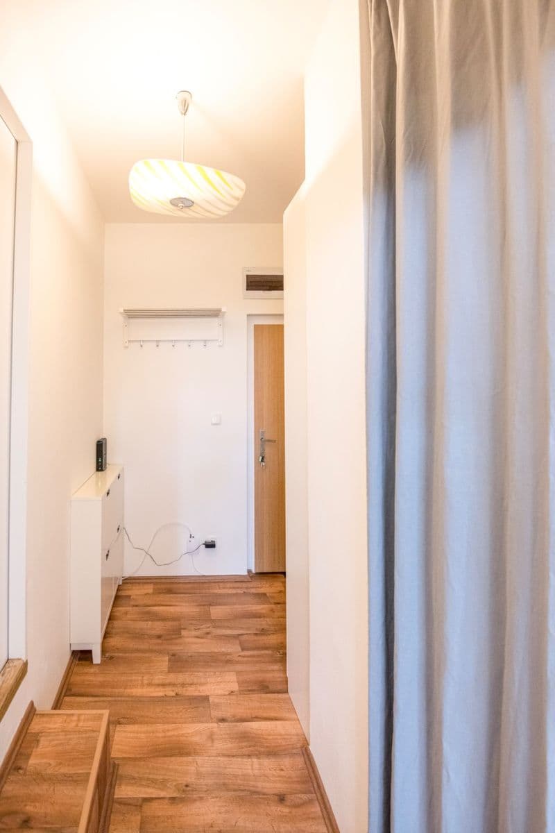 Prenájom bytu 1-izbový 28 m², Legerova, Praha, Praha Prenájom bytu 1-izbový 28 m², Legerova, Praha, Praha