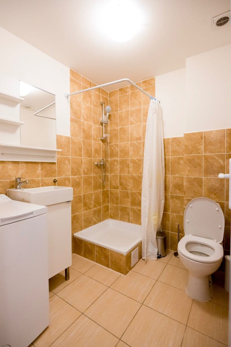 Prenájom bytu 1-izbový 28 m², Legerova, Praha, Praha Prenájom bytu 1-izbový 28 m², Legerova, Praha, Praha