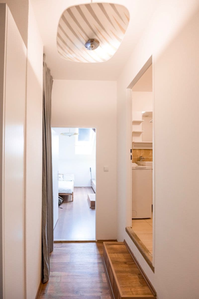 Prenájom bytu 1-izbový 28 m², Legerova, Praha, Praha Prenájom bytu 1-izbový 28 m², Legerova, Praha, Praha