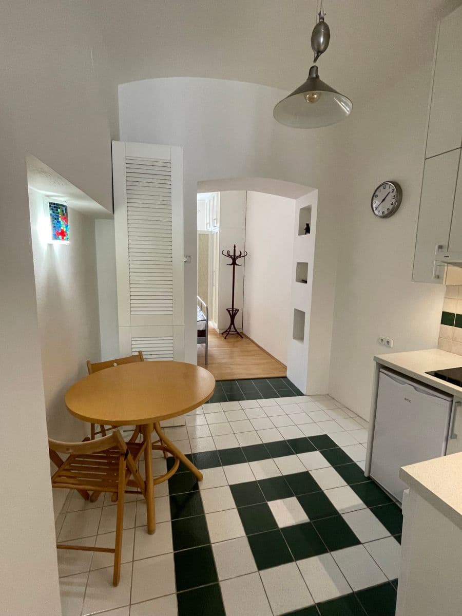 Prenájom bytu 1-izbový 30 m², Haštalská, Praha, Praha Prenájom bytu 1-izbový 30 m², Haštalská, Praha, Praha