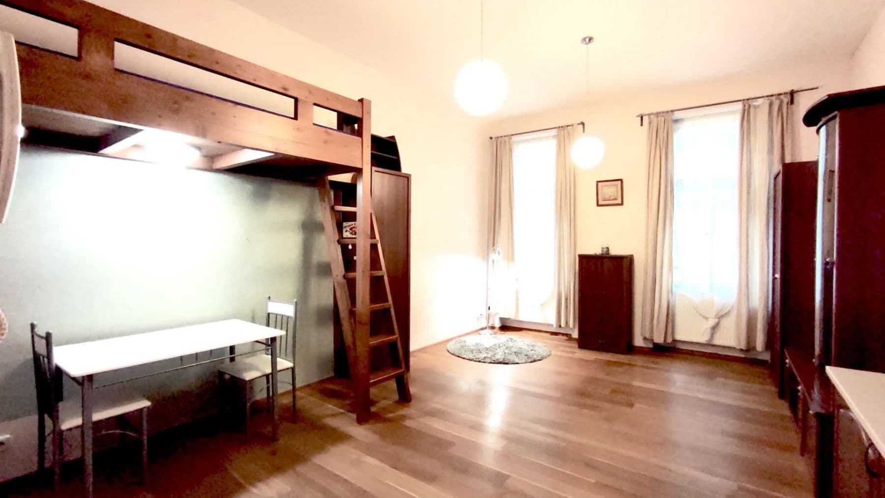 Prenájom bytu 1-izbový 30 m², Tyršova, Praha, Praha Prenájom bytu 1-izbový 30 m², Tyršova, Praha, Praha