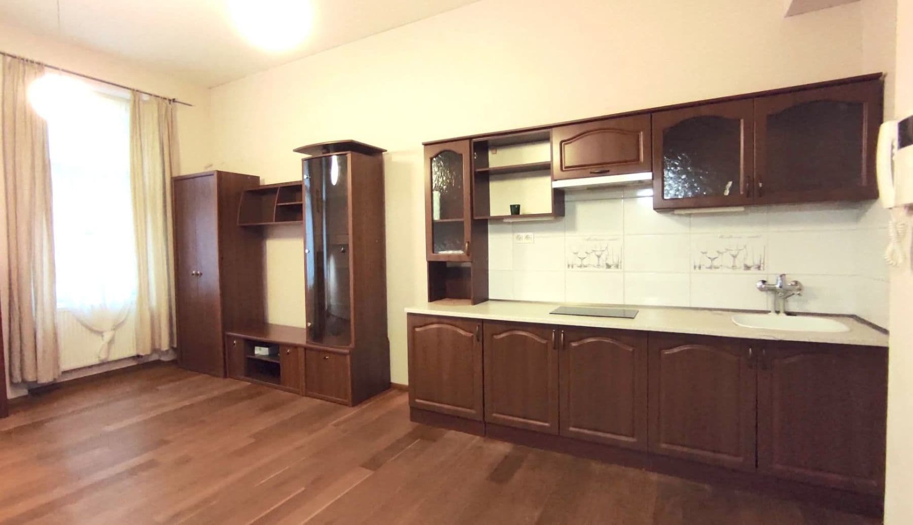Prenájom bytu 1-izbový 30 m², Tyršova, Praha, Praha Prenájom bytu 1-izbový 30 m², Tyršova, Praha, Praha