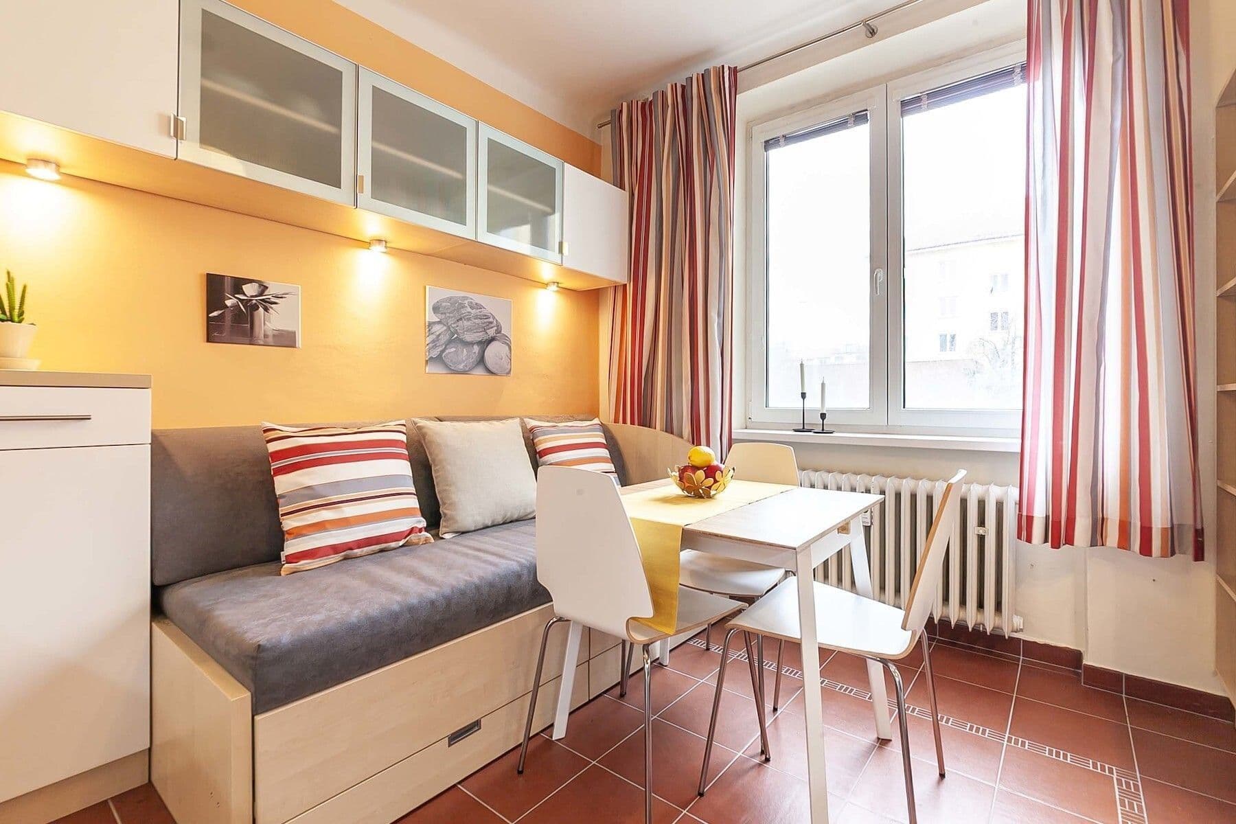 Prenájom bytu 1-izbový 38 m², Nedvězská, Praha, Praha Prenájom bytu 1-izbový 38 m², Nedvězská, Praha, Praha