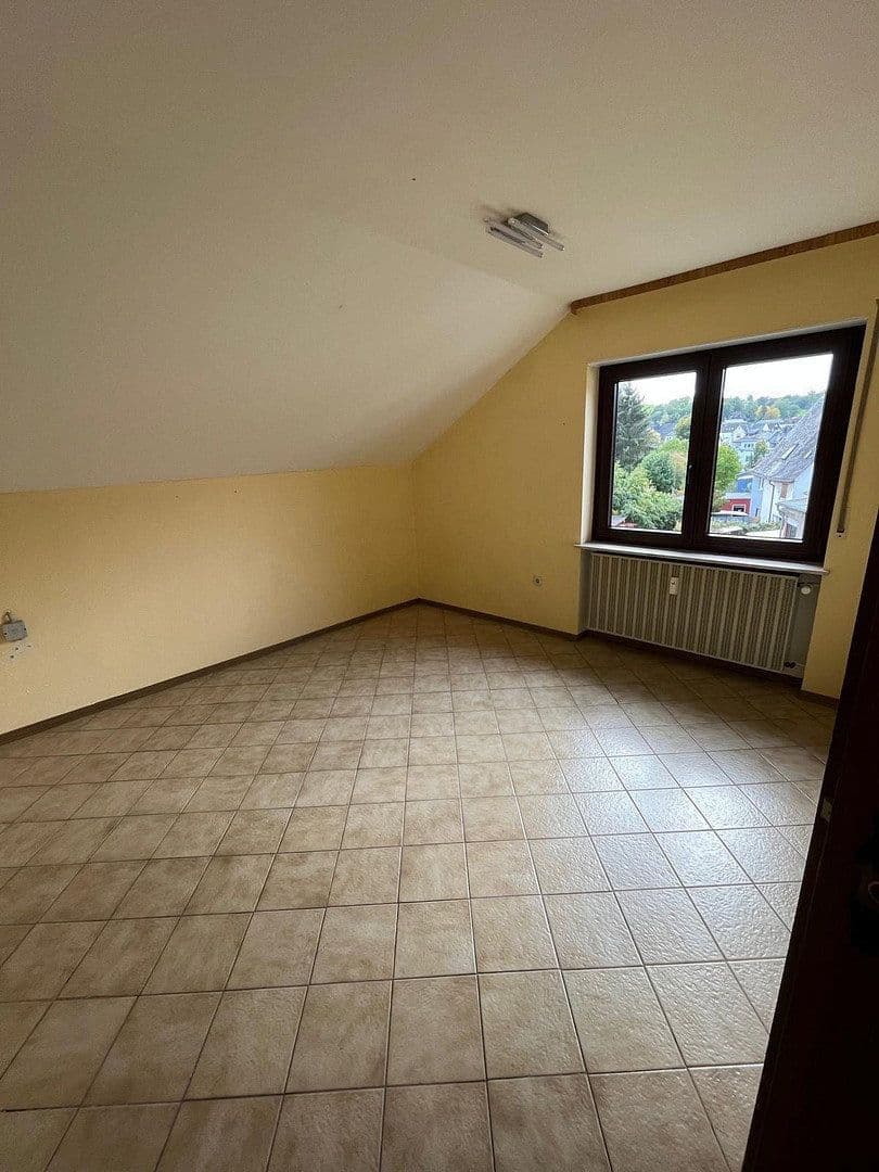 Prenájom bytu 4-izbový 110 m², Seltrisa-Ring 51a, Selters (Taunus), Hesensko Prenájom bytu 4-izbový 110 m², Seltrisa-Ring 51a, Selters (Taunus), Hesensko