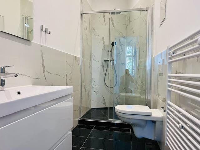 Prenájom bytu 5-izbový 128 m², Berlin, Berlín Prenájom bytu 5-izbový 128 m², Berlin, Berlín