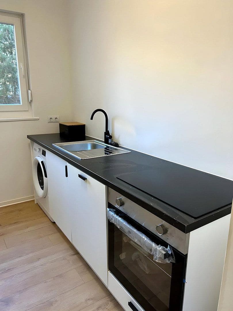 Prenájom bytu 3-izbový 65 m², Suderoder Straße 6, Berlin, Berlín Prenájom bytu 3-izbový 65 m², Suderoder Straße 6, Berlin, Berlín