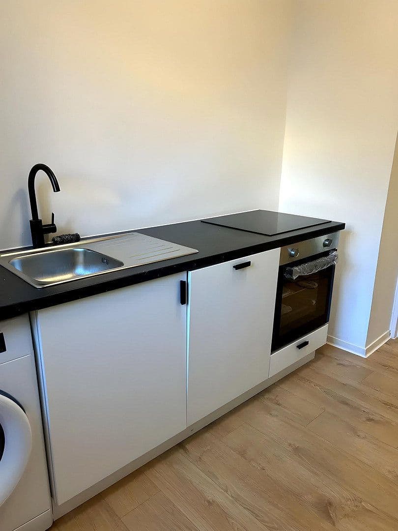 Prenájom bytu 3-izbový 65 m², Suderoder Straße 6, Berlin, Berlín Prenájom bytu 3-izbový 65 m², Suderoder Straße 6, Berlin, Berlín