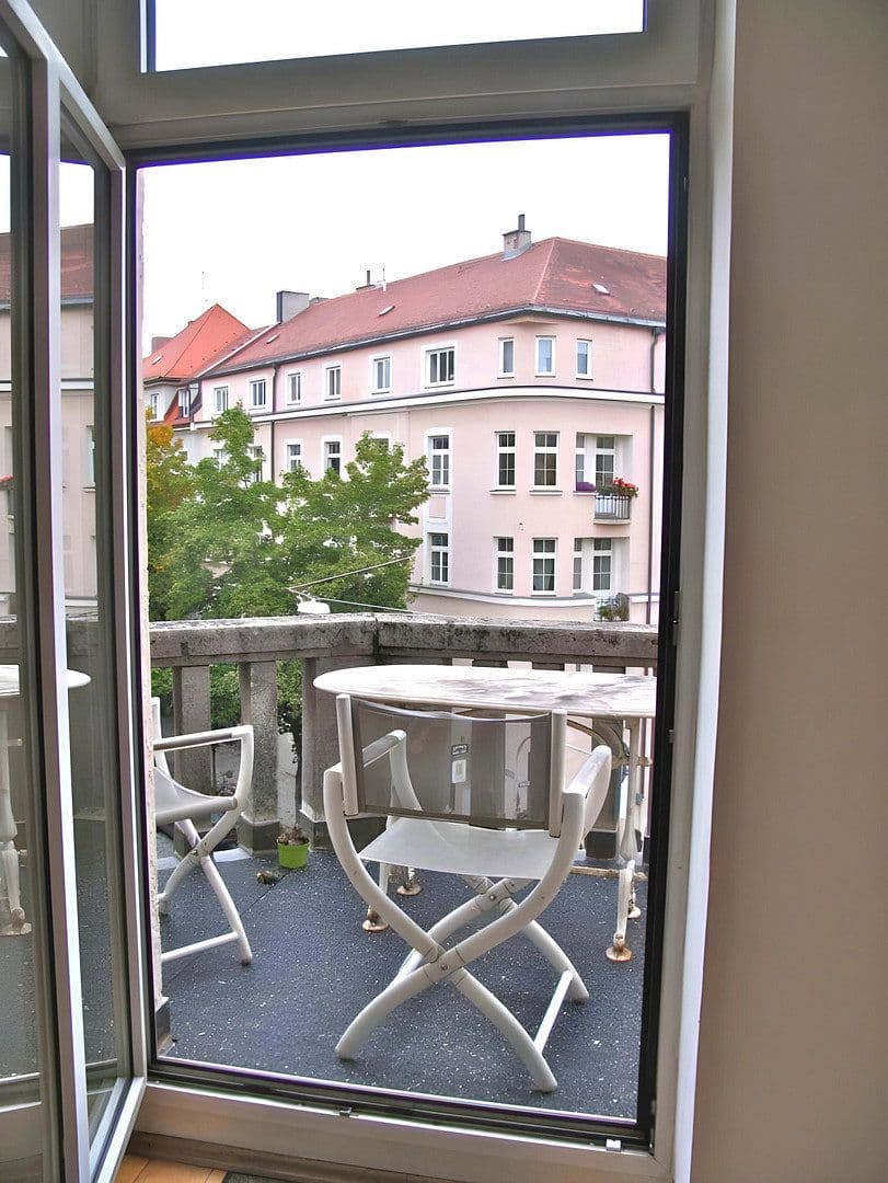 Prenájom bytu 3-izbový 110 m², Valleystraße 19, München, Bavorsko Prenájom bytu 3-izbový 110 m², Valleystraße 19, München, Bavorsko