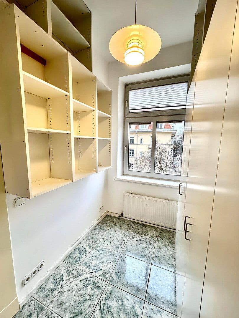 Prenájom bytu 3-izbový 110 m², Valleystraße 19, München, Bavorsko Prenájom bytu 3-izbový 110 m², Valleystraße 19, München, Bavorsko