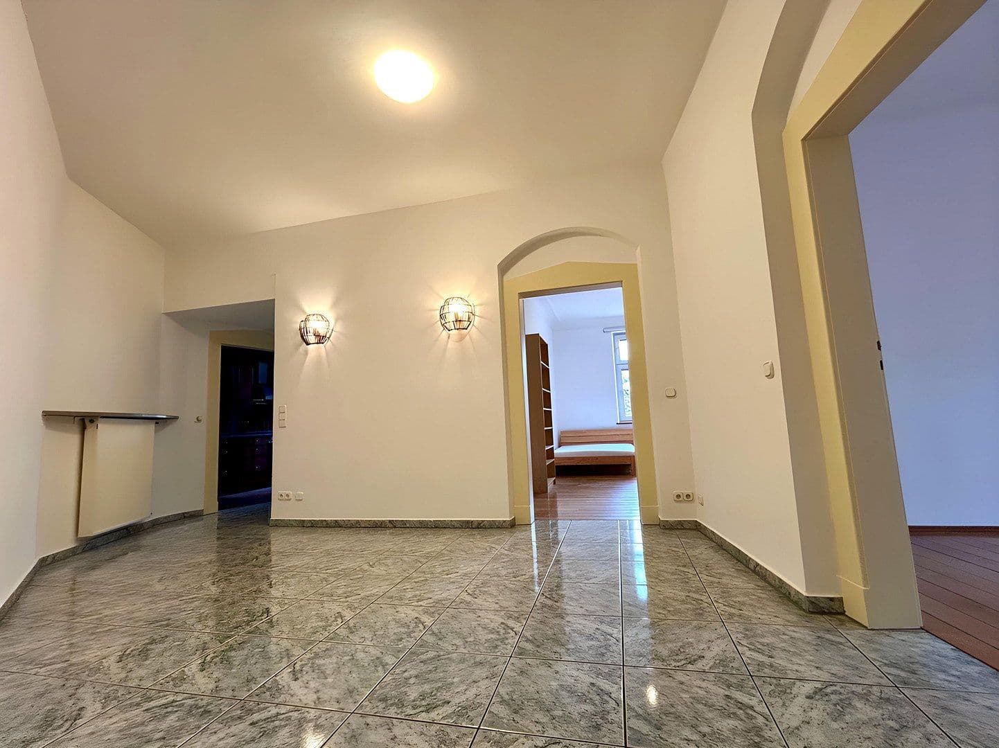 Prenájom bytu 3-izbový 110 m², Valleystraße 19, München, Bavorsko Prenájom bytu 3-izbový 110 m², Valleystraße 19, München, Bavorsko