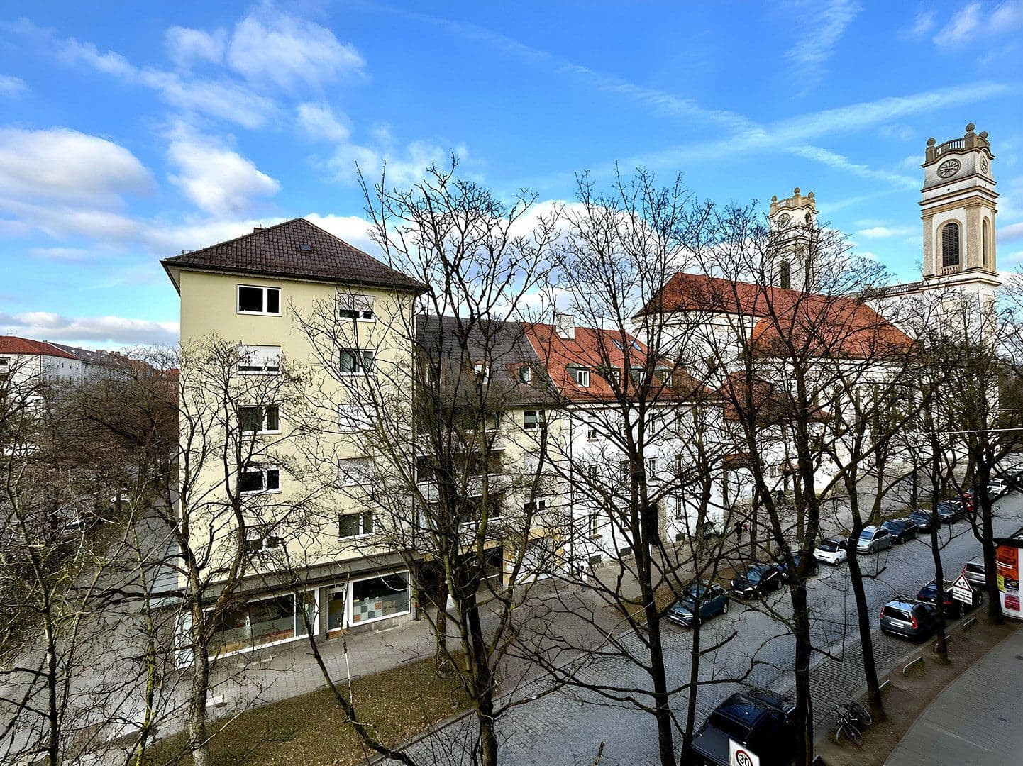 Prenájom bytu 3-izbový 110 m², Valleystraße 19, München, Bavorsko Prenájom bytu 3-izbový 110 m², Valleystraße 19, München, Bavorsko