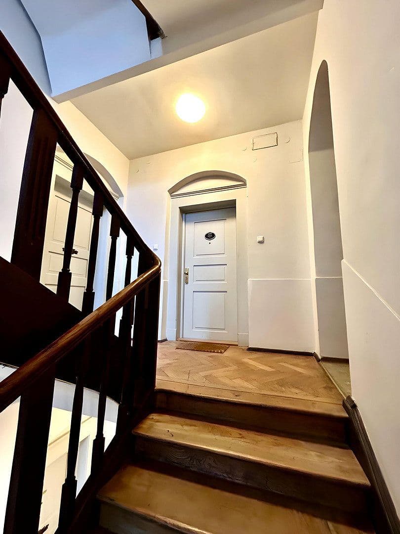 Prenájom bytu 3-izbový 110 m², Valleystraße 19, München, Bavorsko Prenájom bytu 3-izbový 110 m², Valleystraße 19, München, Bavorsko