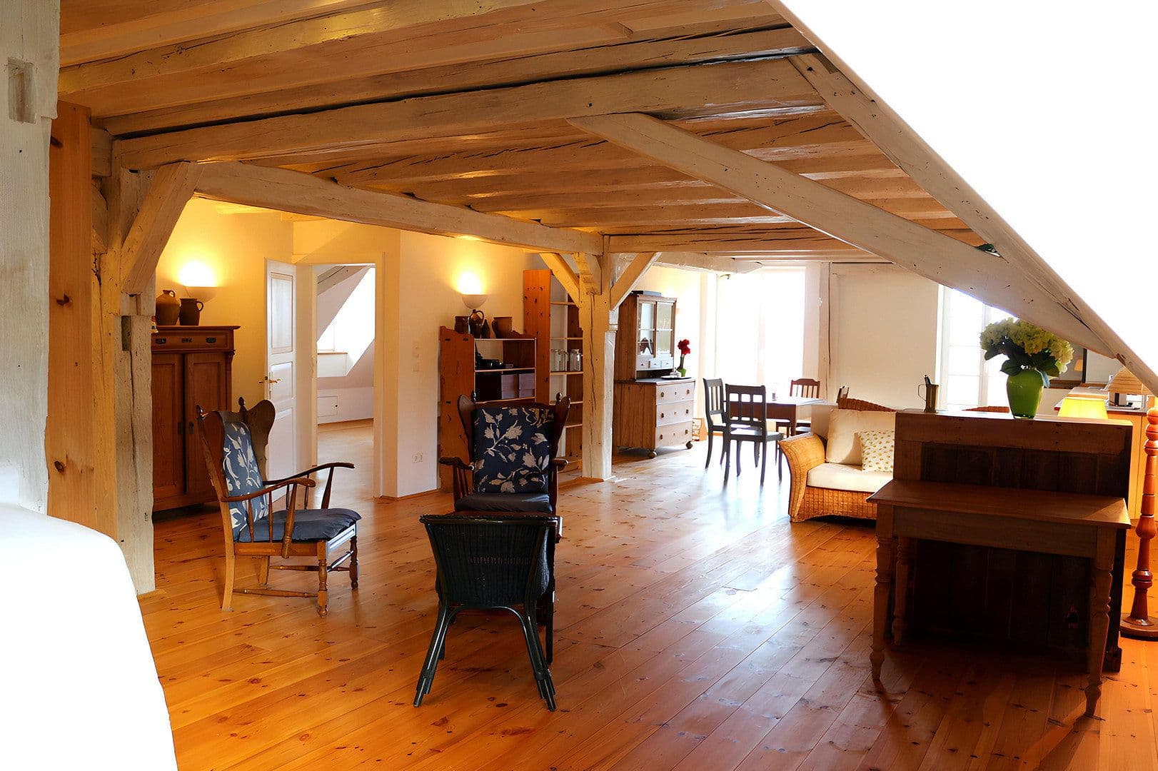 Prenájom bytu 3-izbový 130 m², Schlossberg 22, Oberstadion, Bádensko-Wurttembersko Prenájom bytu 3-izbový 130 m², Schlossberg 22, Oberstadion, Bádensko-Wurttembersko